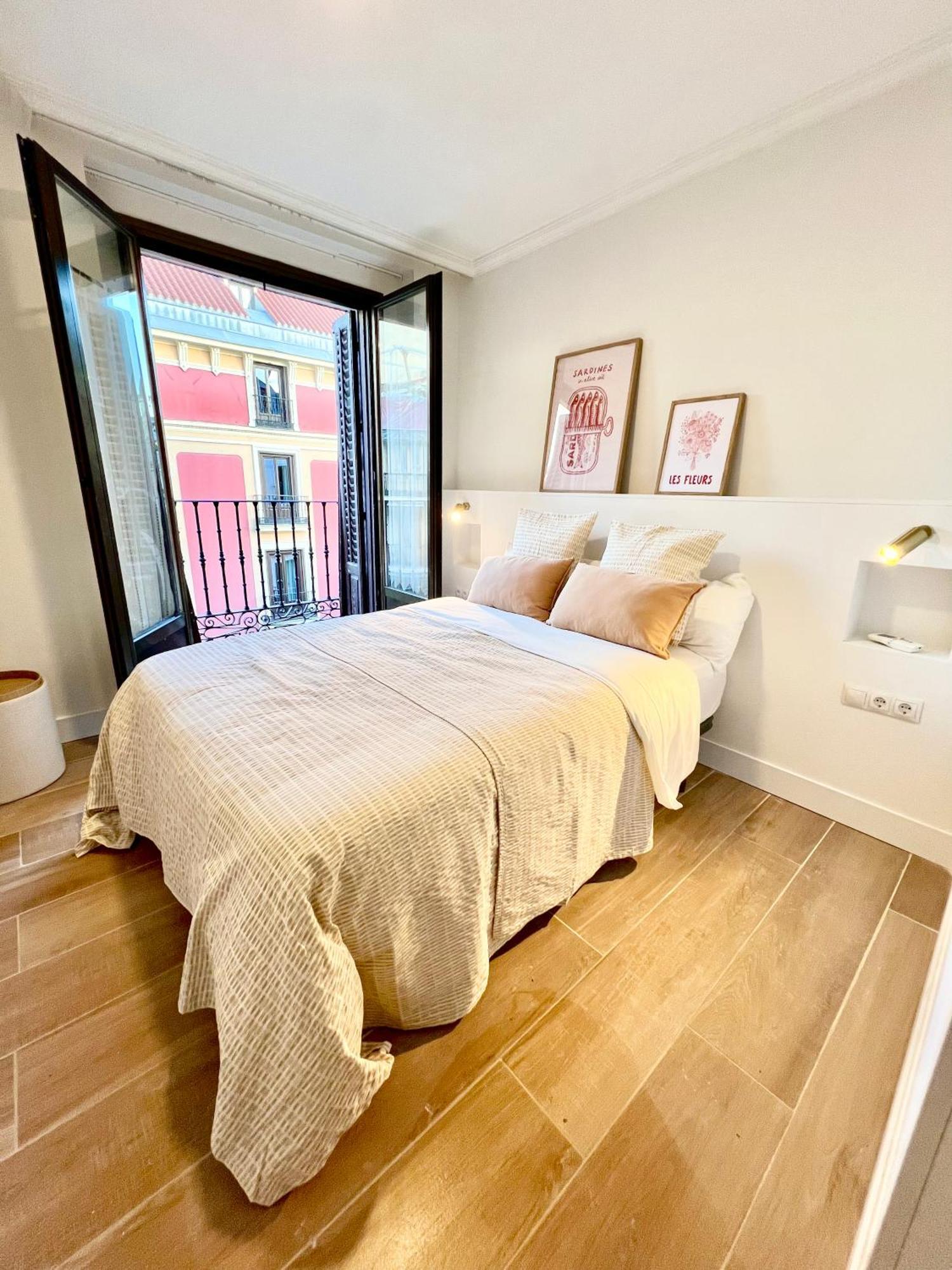 Albergue Miguel Angel Madrid Exterior photo
