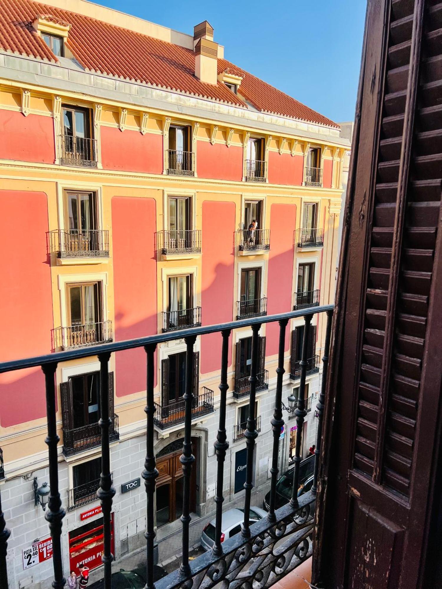 Albergue Miguel Angel Madrid Exterior photo