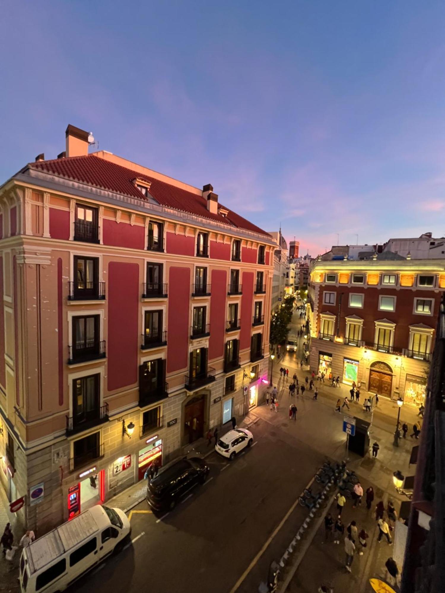 Albergue Miguel Angel Madrid Exterior photo