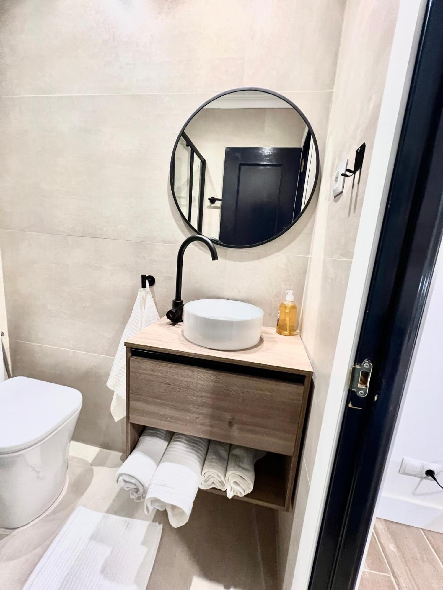 Albergue Miguel Angel Madrid Exterior photo