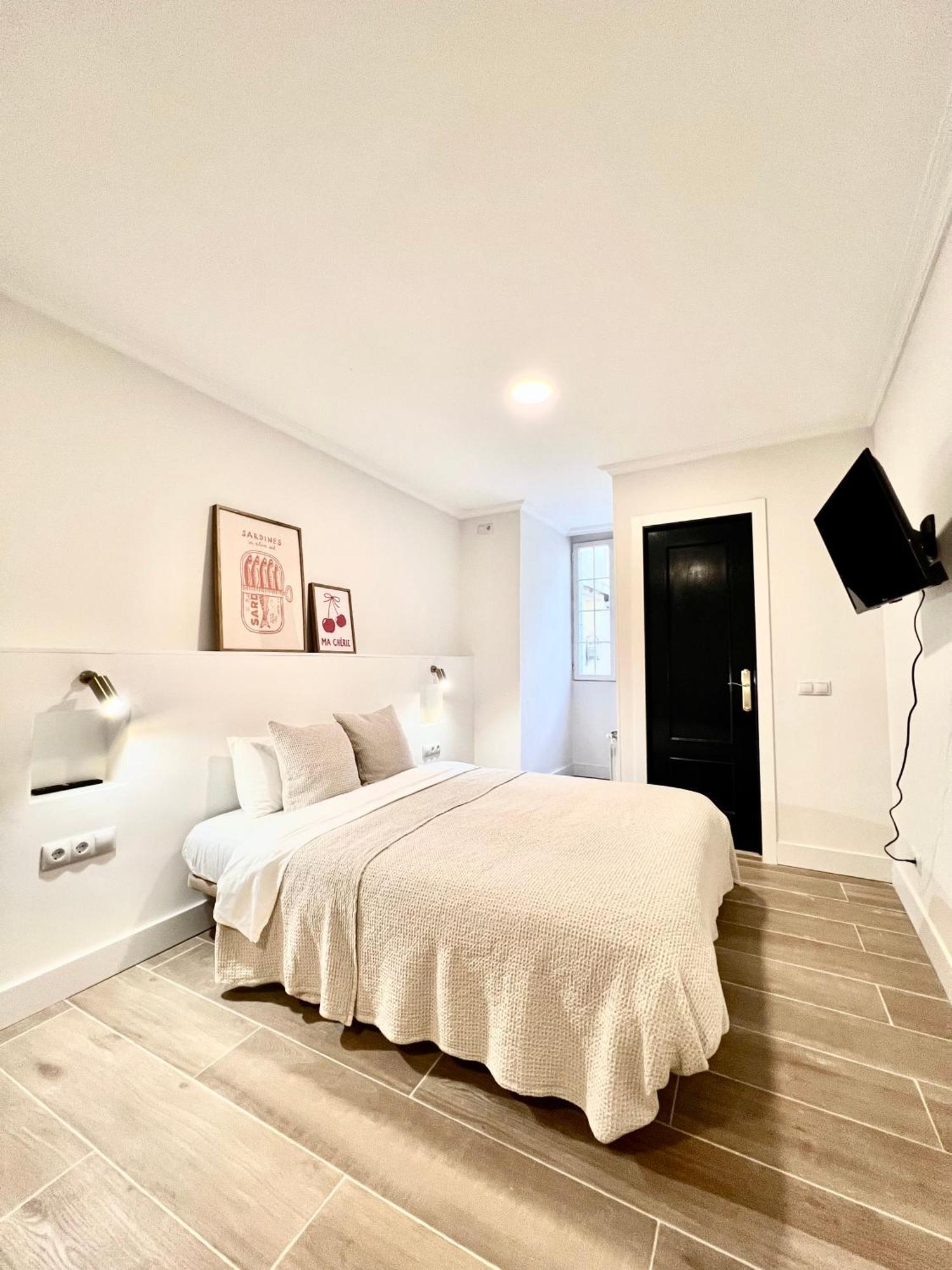 Albergue Miguel Angel Madrid Exterior photo
