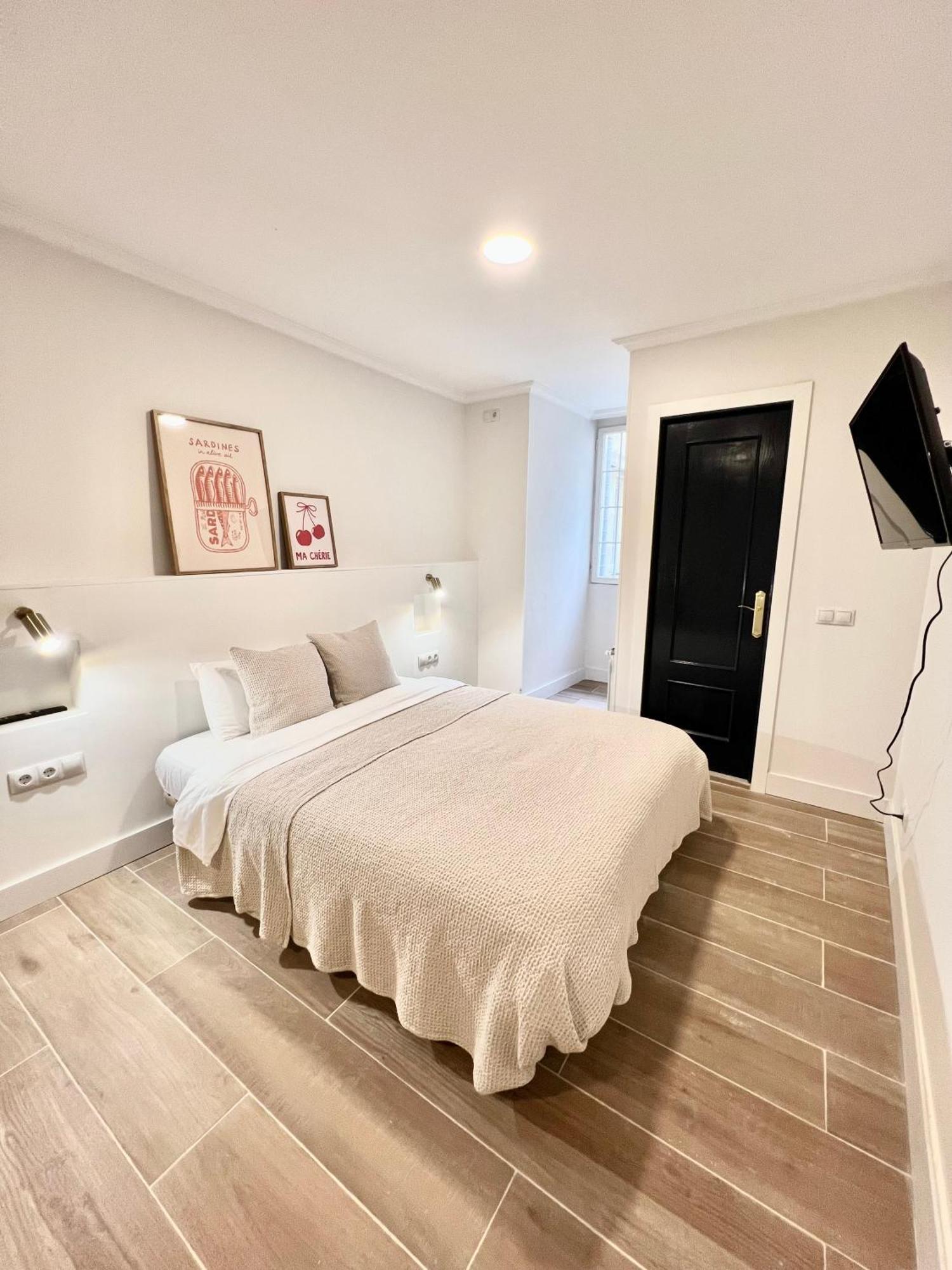 Albergue Miguel Angel Madrid Exterior photo