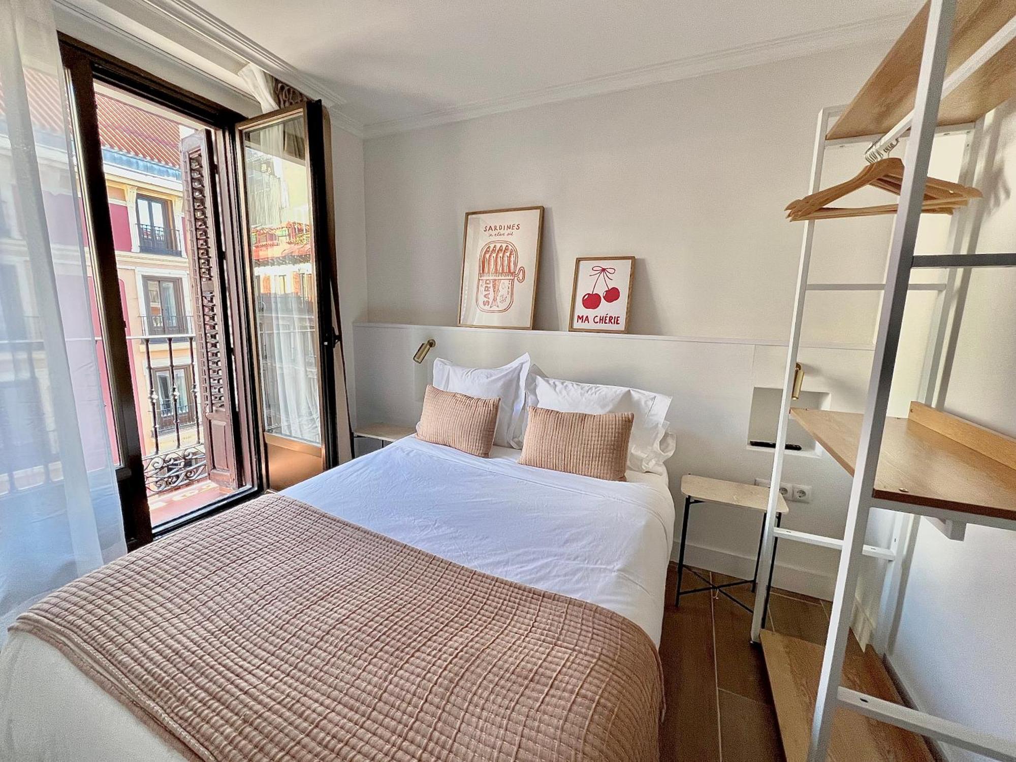 Albergue Miguel Angel Madrid Exterior photo